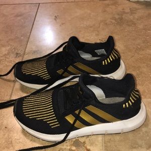 Adidas Tennis Shoes